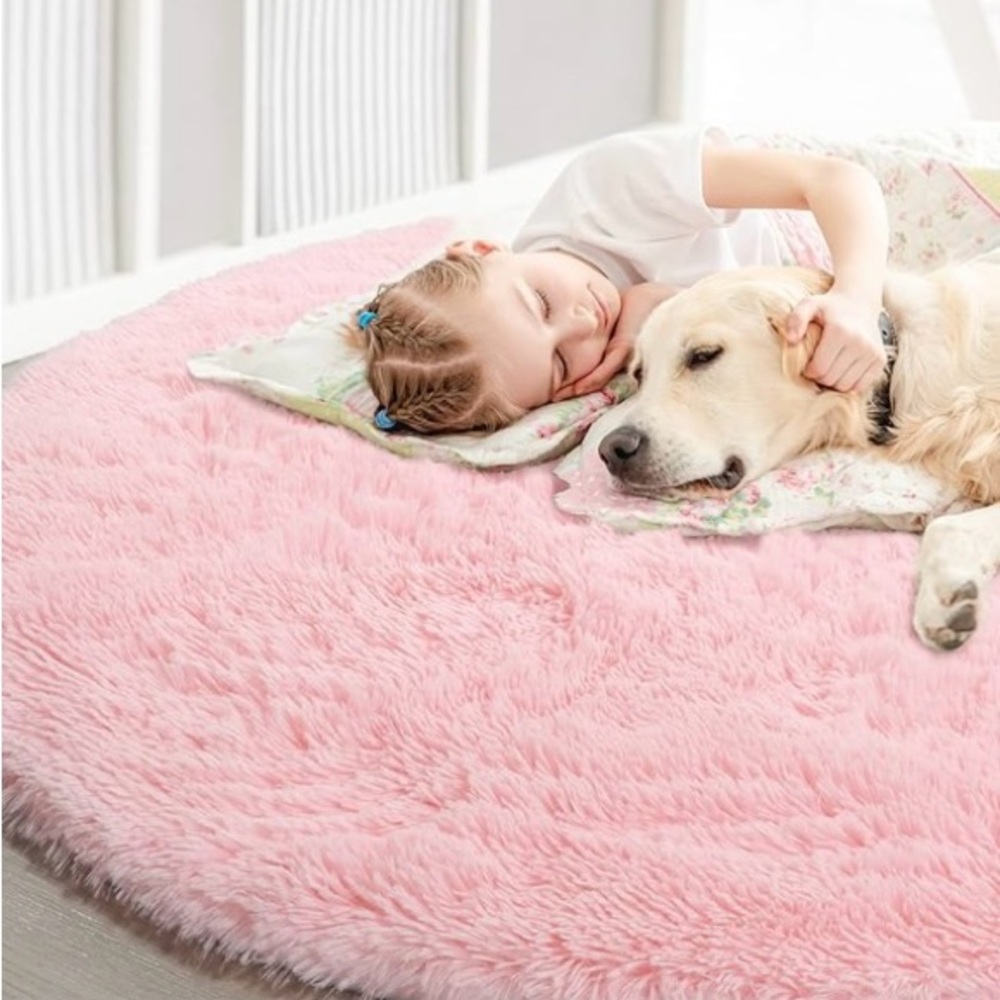 Plush Pink Round Rrug - Picture 4 of 5